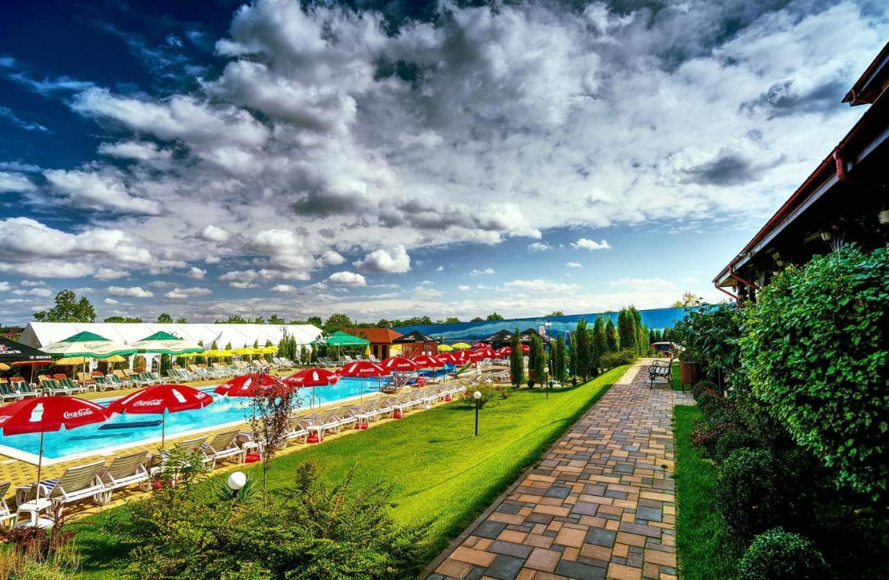 Отель Aqua Party Виктория Экстерьер фото