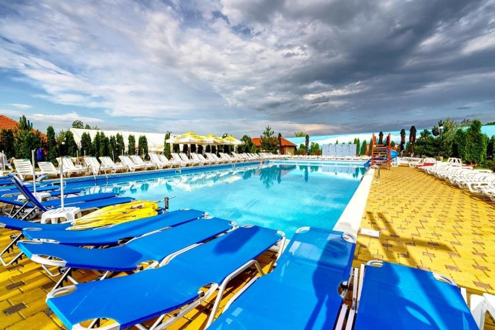 Отель Aqua Party Виктория Экстерьер фото